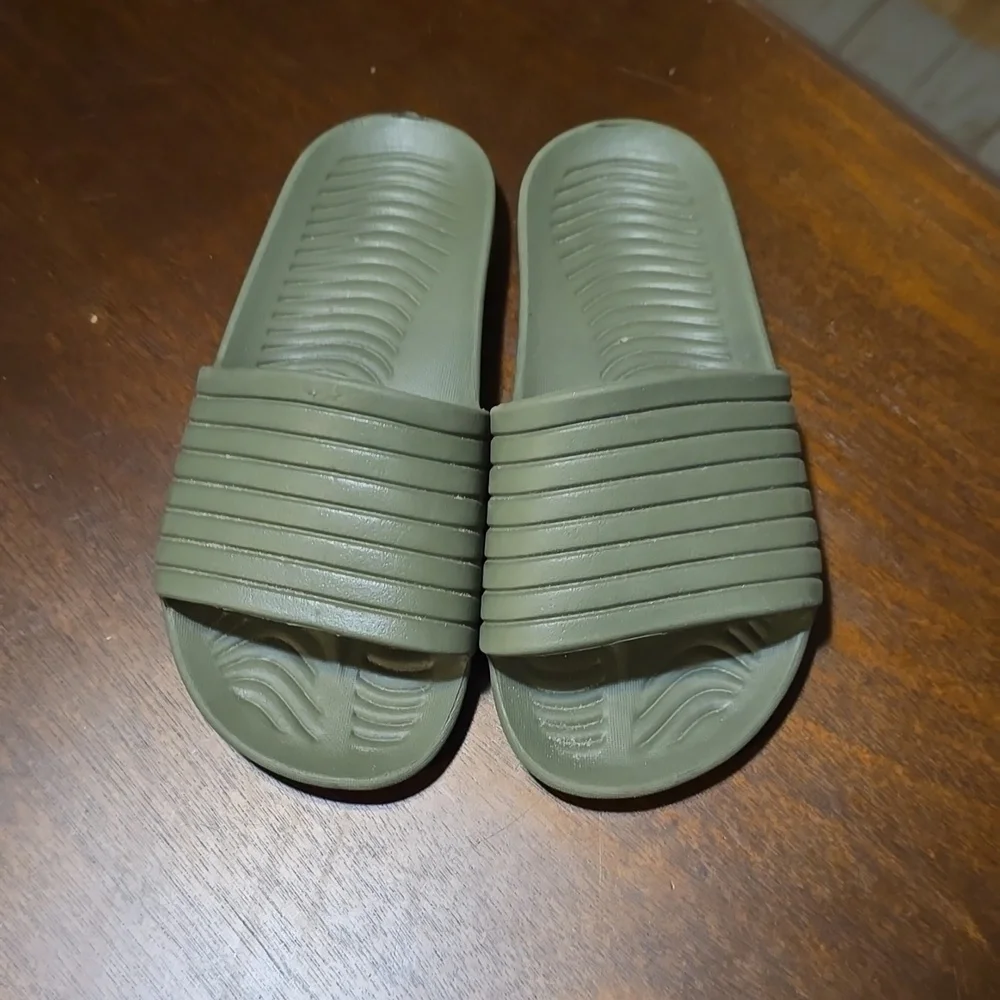 Kids Green Slid on shoes Size 13/1‎